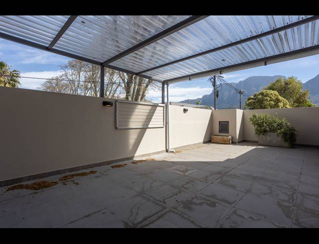 2 BEDROOM APARTMENT FOR SALE IN RONDEBOSCH